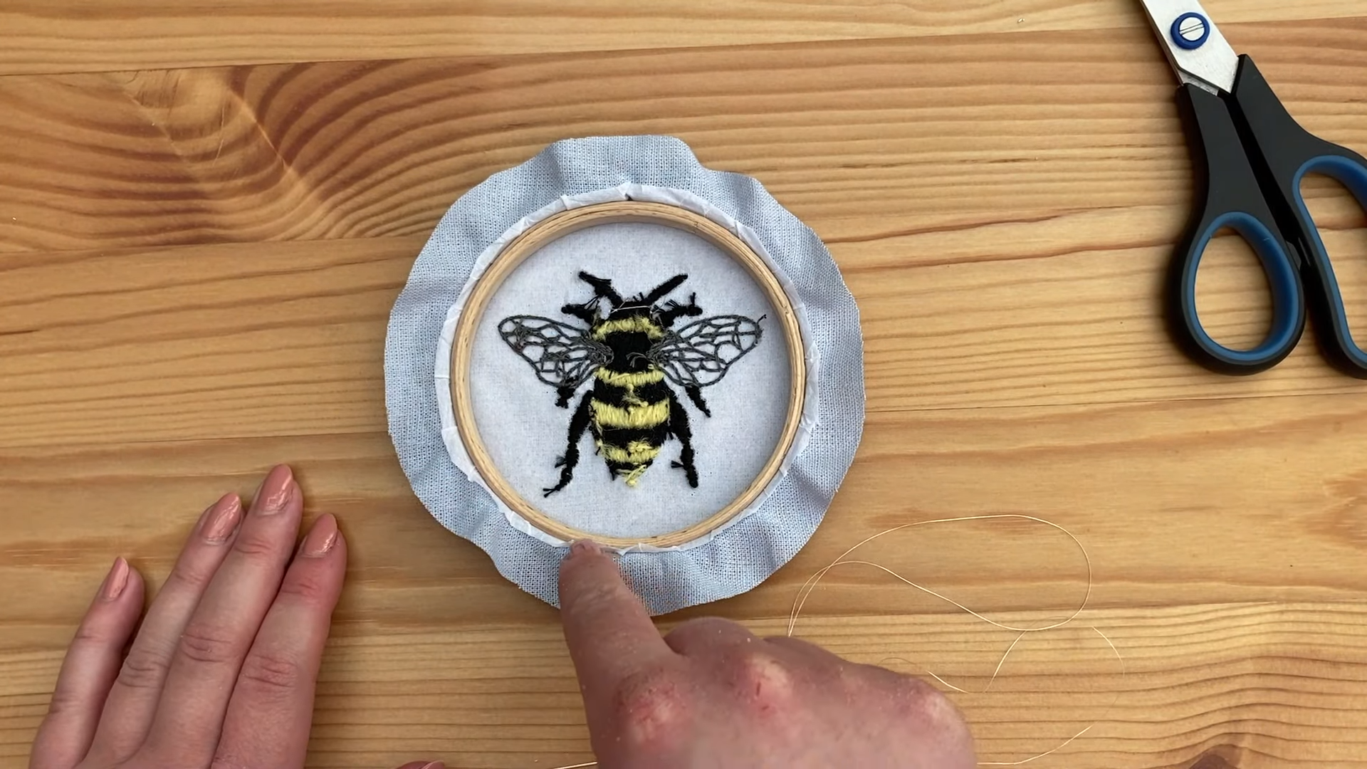 bee embroidery 3
